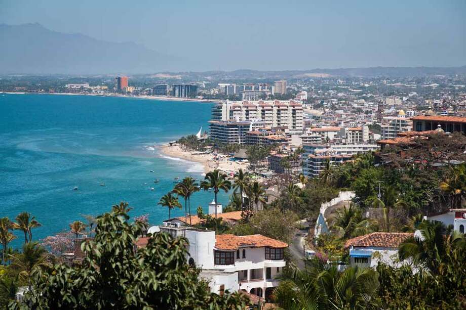 Puerto Vallarta es uno de los principales destinos mexicanos. Las playas cristalinas, los campos de golf y los deportes acuáticos son algunos de sus atractivos. / 123rf