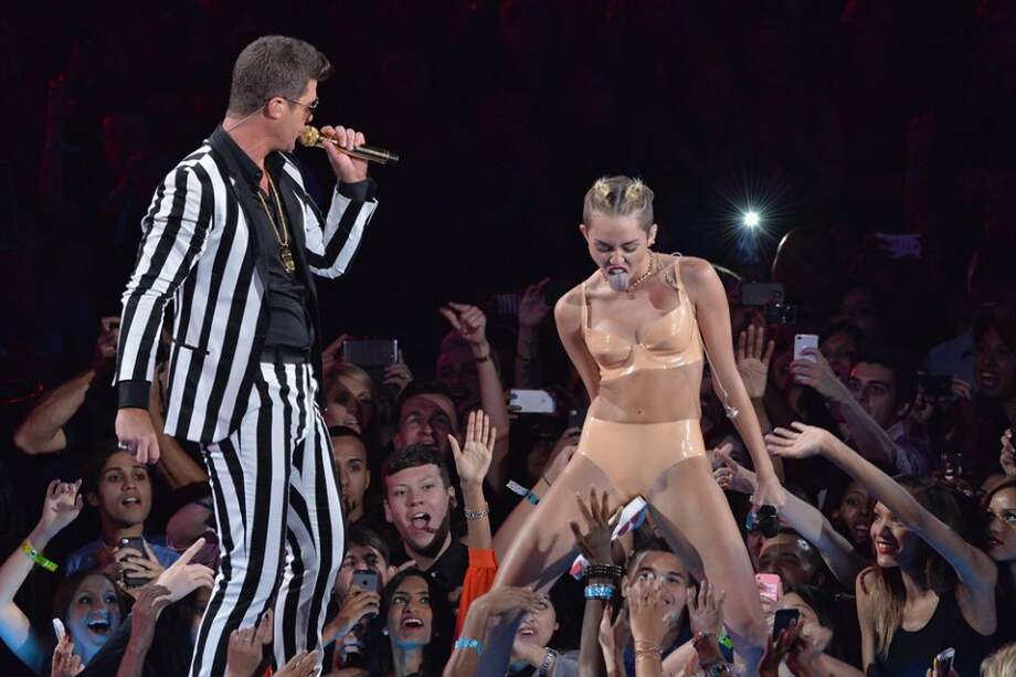 Miley Cyrus y Robin Thicke en los premios MTV 2013.