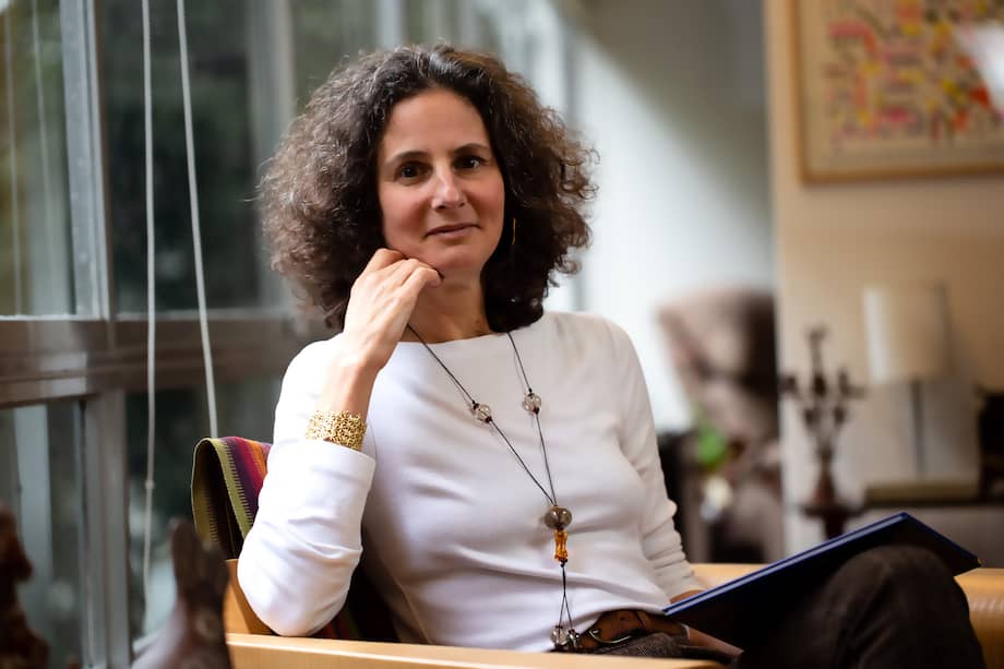 Retrato a Micaela Chirif, escritora y poeta peruana.