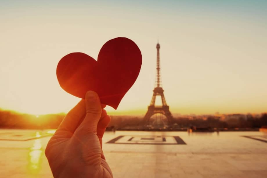 El actual Día de San Valentín, que es mucho más comercial, comenzó a mediados del siglo XIX en Estados Unidos, gracias a la invención de tarjetas impresas que la gente enviaba por correo a sus amantes.