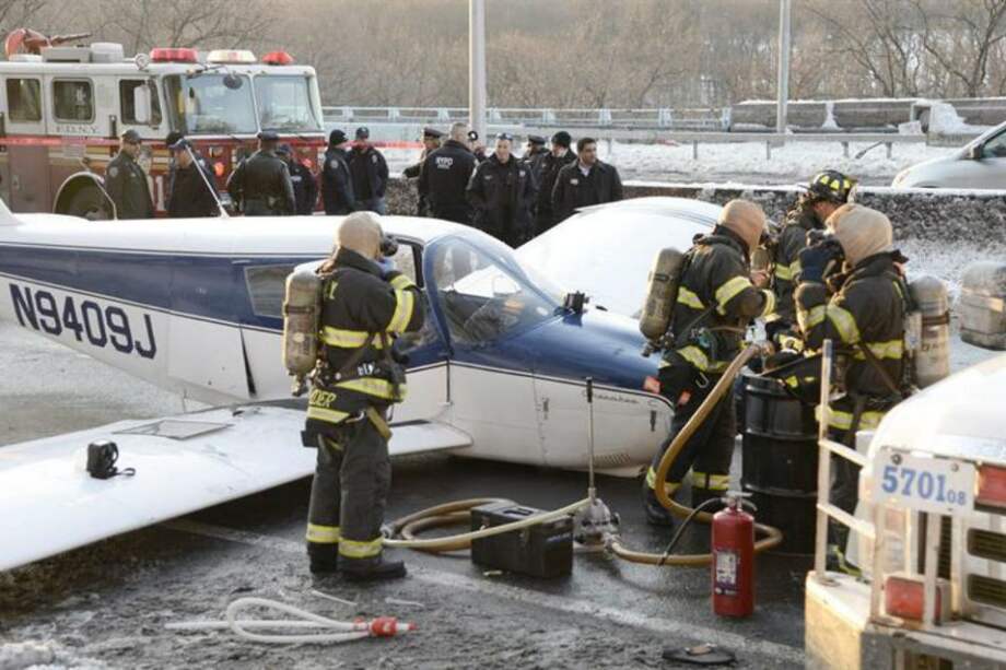 Avioneta aterrizó de emergencia en vía de Nueva York