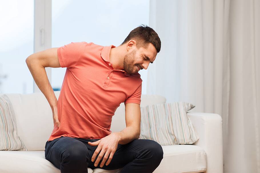 Dolor de espalda, sangre en la orina y otros síntomas preocupantes