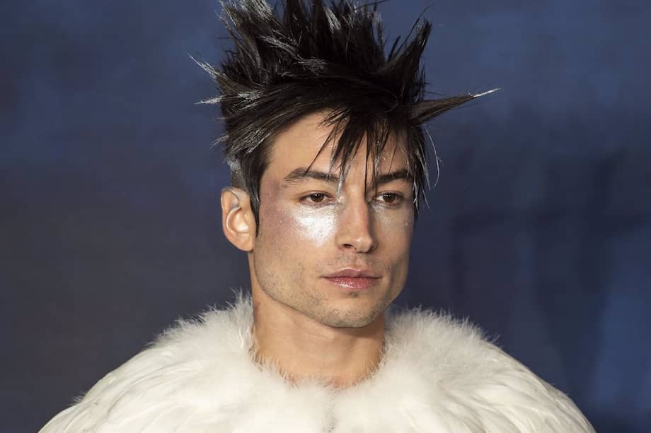 El historial de polémicas de Ezra Miller sigue aumentando. El pasado marzo fue detenido en Hilo (Hawái) por un altercado en un karaoke.