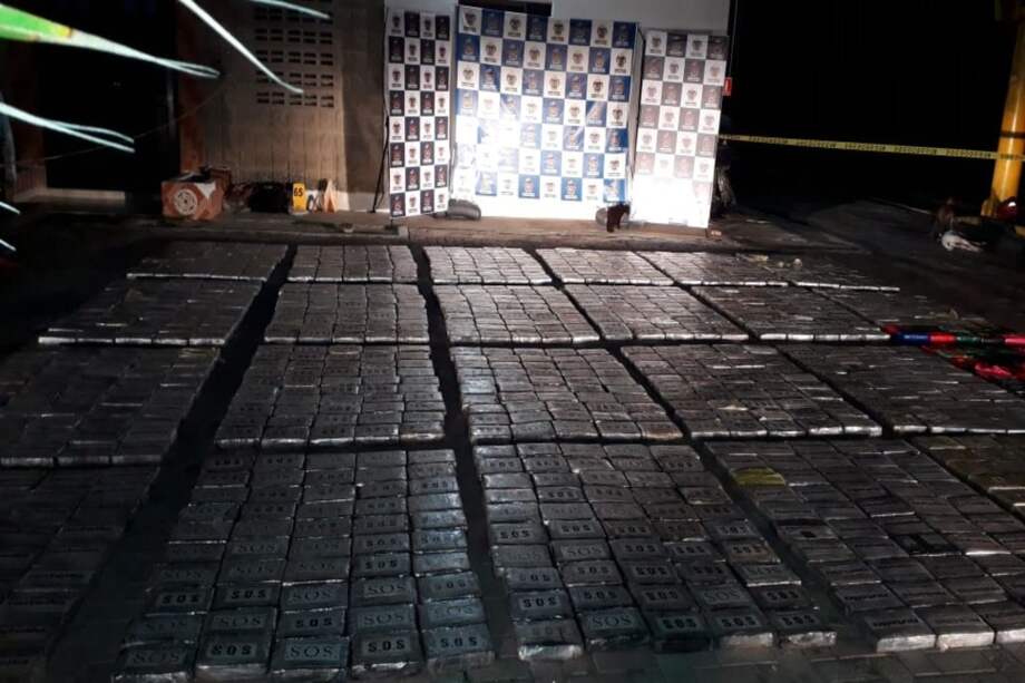 Según las autoridades, el valor del cargamento de base de coca puede ser alcanzar un valor de hasta $66 millones de dólares en el mercado europeo. / Cortesía