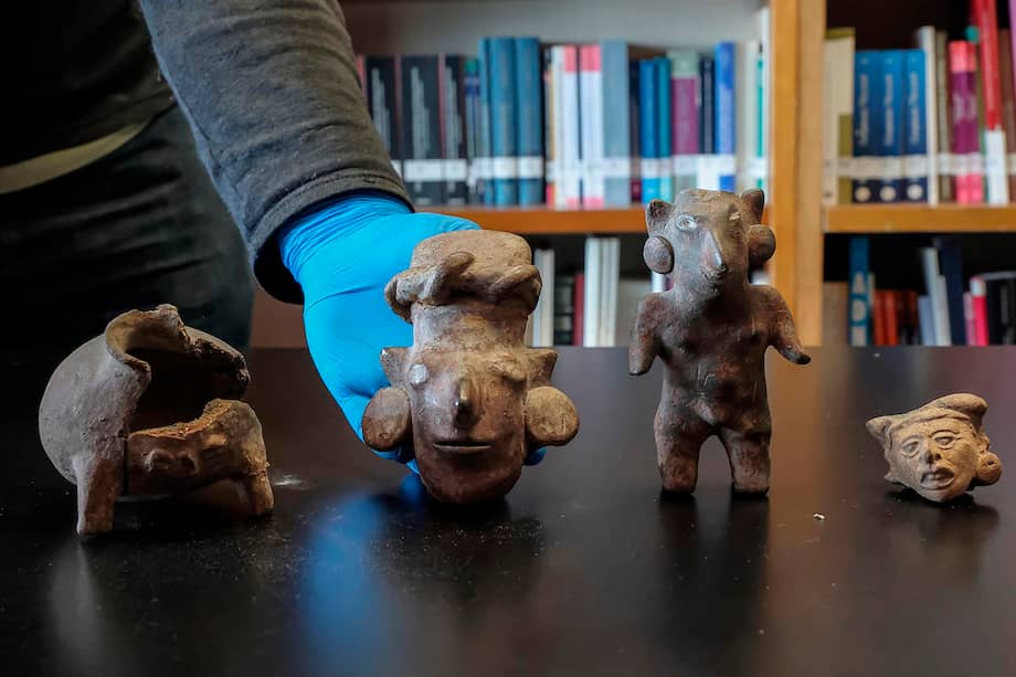 La Secretaría de Cultura del Gobierno de México indicó que las piezas corresponden a diferentes áreas culturales, como el Altiplano Central, Occidente, Bajío y la zona maya.