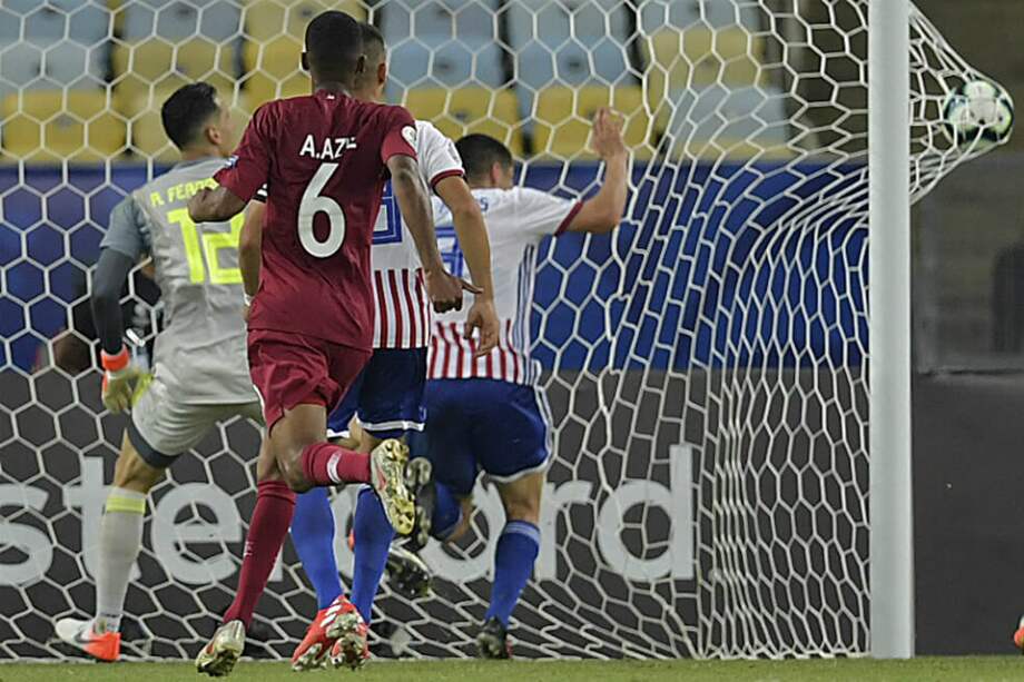 Momento en el que Catar consigue el gol del empate ante Paraguay. / AFP