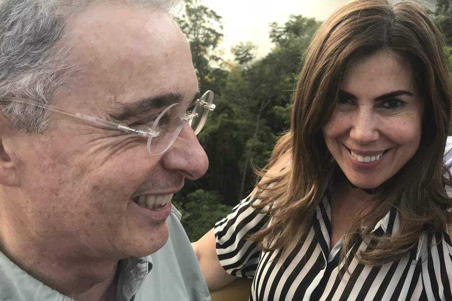 Nubia Stella Martínez, directora del Centro Democrático junto al expresidente Uribe.