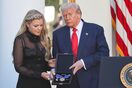 Trump revoca visas de 6 extranjeros por “celebrar” muerte de Kirk, a quien llama “mártir”