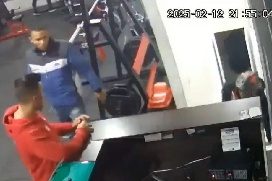 Sacaron armas de fuego y amenazaron a uno de los trabajadores del lugar.