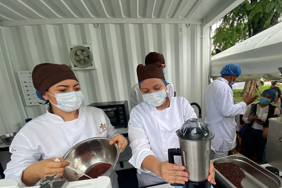 La Cooperación Alemana para el Desarrollo (GIZ) y el SENA (Campoalegre y Angostura) desarrollaron un laboratorio móvil de calidad de cacao.
