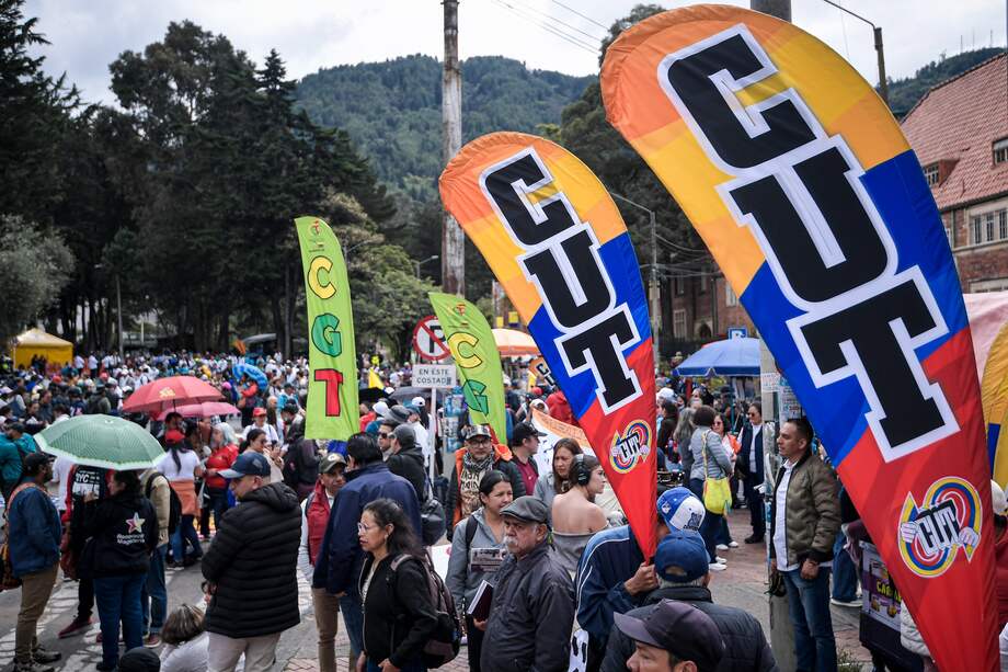 El principal sindicato de maestros del país lidera en un paro nacional en protesta por los problemas en su sistema de salud. Así ha evolucionado las manifestaciones de este jueves en la capital y otras ciudades del país.