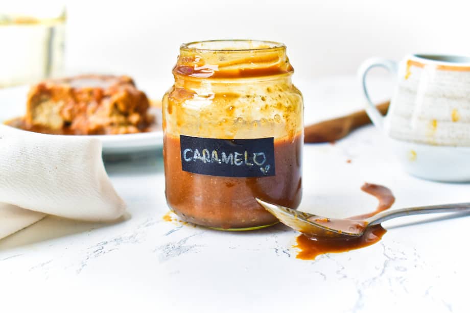 Un poco de este caramelo en el postre del día cae muy bien.