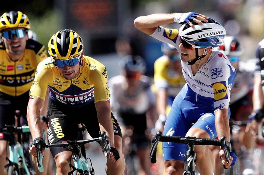 El ciclista italiano Andrea Bagioli celebrando su victoria en la primera etapa del Tour de L'Ain.
