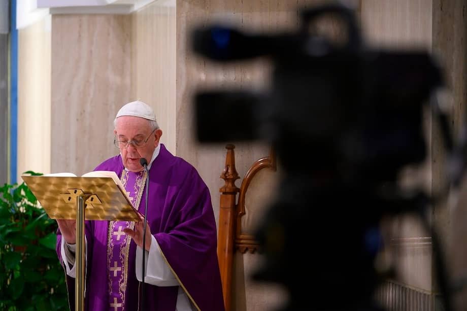Papa Francisco envió un mensaje por el pronto comienzo de la Semana Santa en un mundo impactado por el coronavirus. / AFP
