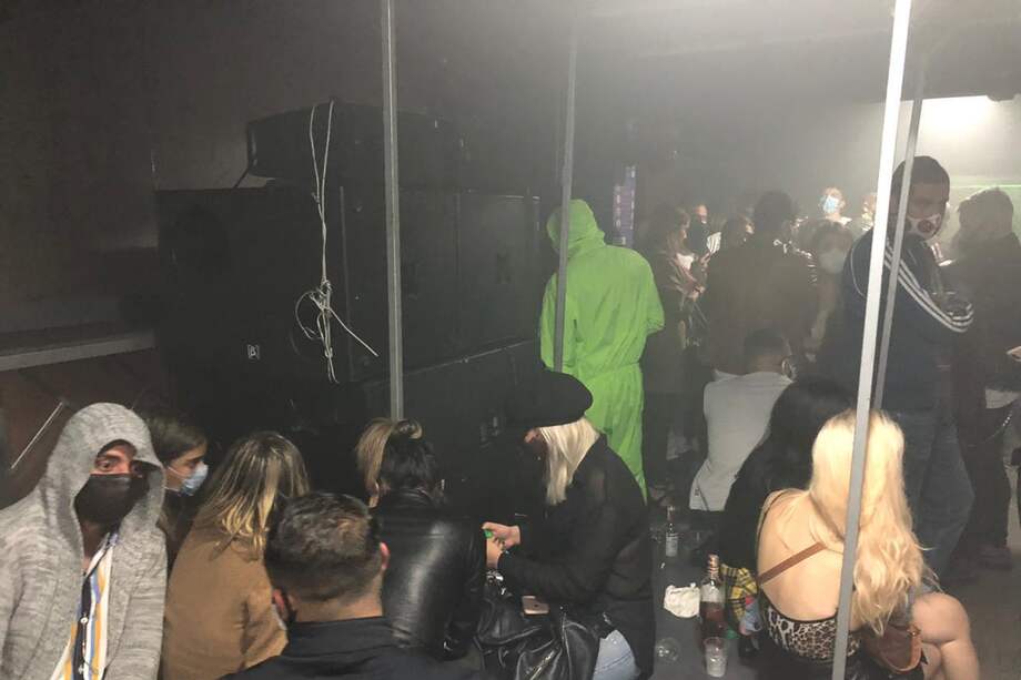 Al menos 88 personas fueron encontradas dentro del local comercial en el que se realizaba una fiesta de tecno.