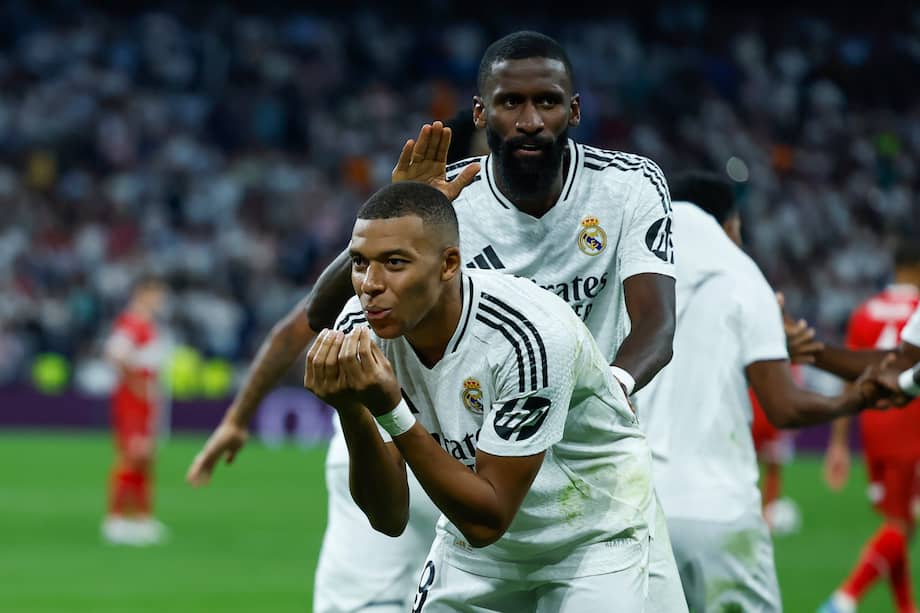El delantero Kylian Mbappé y el defensa Antonio Rudiger marcaron en el triunfo de Real Madrid sobre el Stuttgart, en el estadio Santiago Bernabéu, en Madrid. EFE/Kiko Huesca