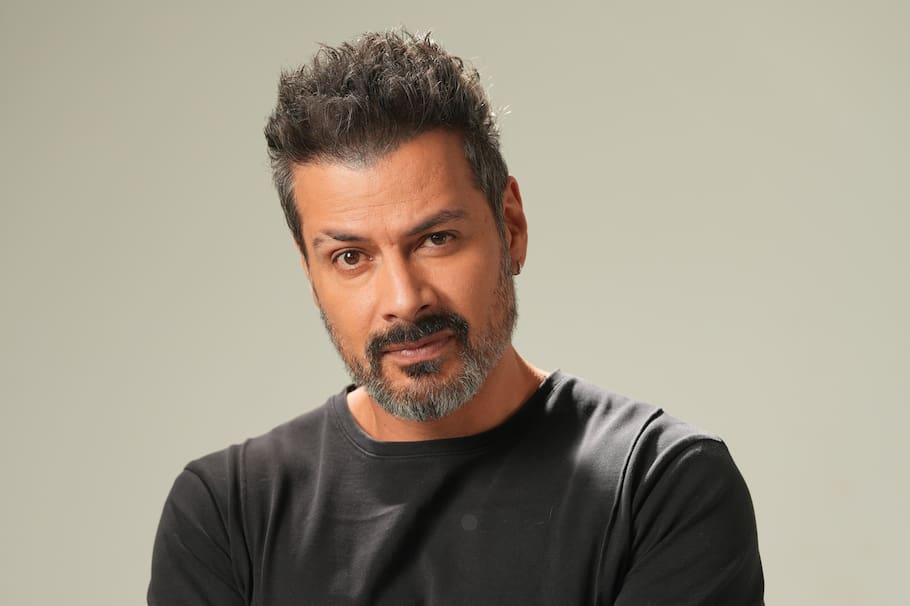 Después de más de dos décadas frente a las cámaras, el actor debuta como productor, guionista y director de ‘Dog w Dog Vol. 1: El precio del amor’, producción que él mismo protagoniza junto a su hijo y que marca un antes y un después en su trayectoria.