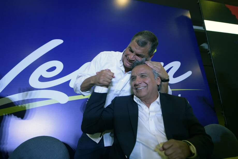 El exvicepresidente y candidato presidencial Lenín Moreno junto con el presidente saliente Rafael Correa. / AFP