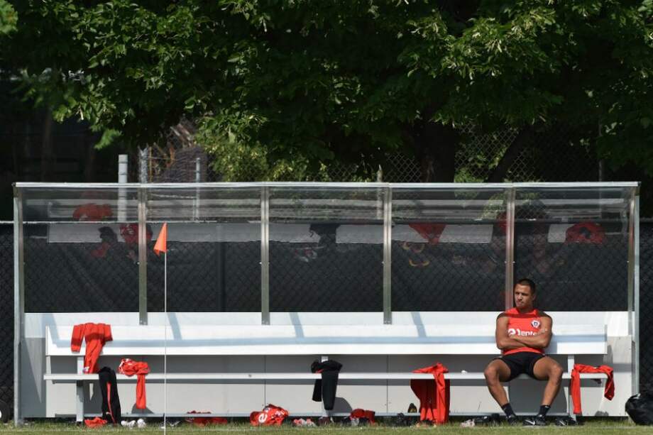 El delantero tuvo que entrenar diferenciado del grupo en la previa del duele ante Colombia. / AFP