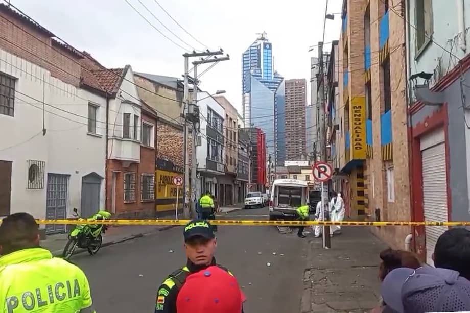 En horas de la mañana se hizo el levantamiento del cuerpo como quedó registrado en un video.