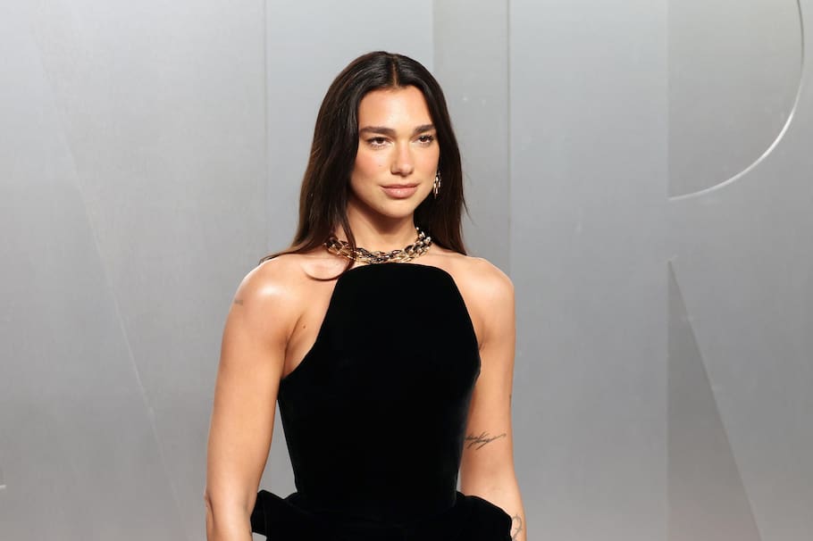 Dua Lipa demanda a Samsung por 15 millones de dólares. Esta es la razón