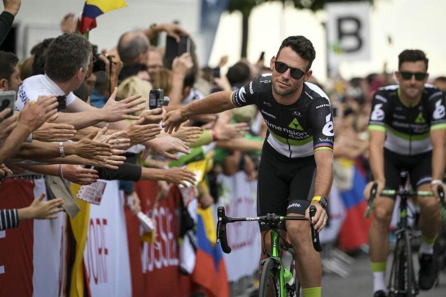 Mark Cavendish sufre una posible fractura de clavícula. / AFP