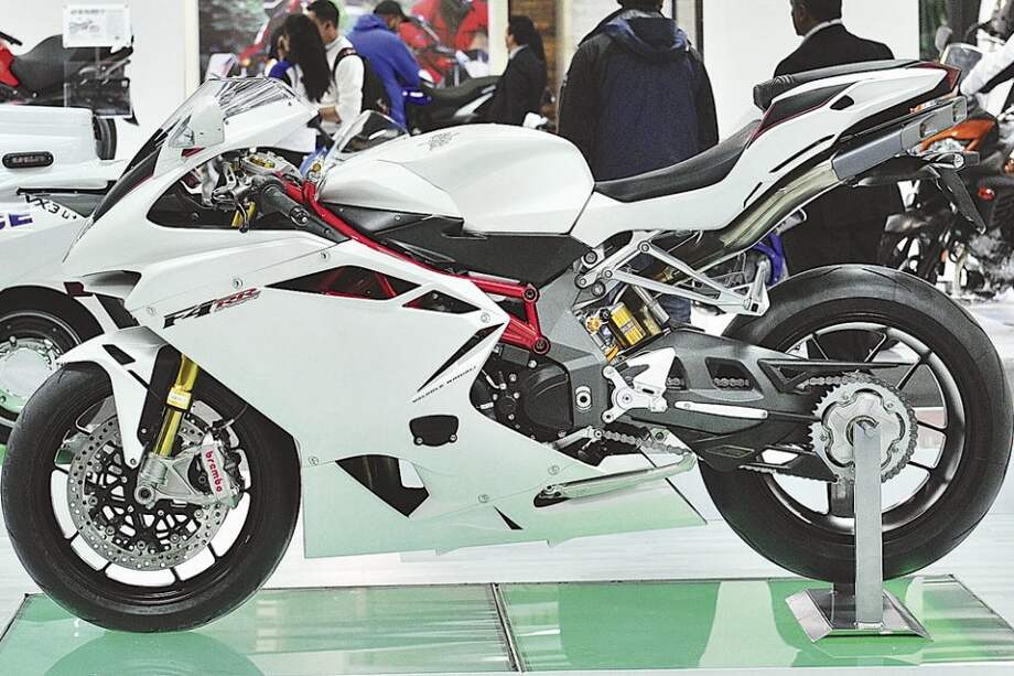La F4RR de MV Agusta alcanza una velocidad máxima de 297.6 kilómetros por hora.