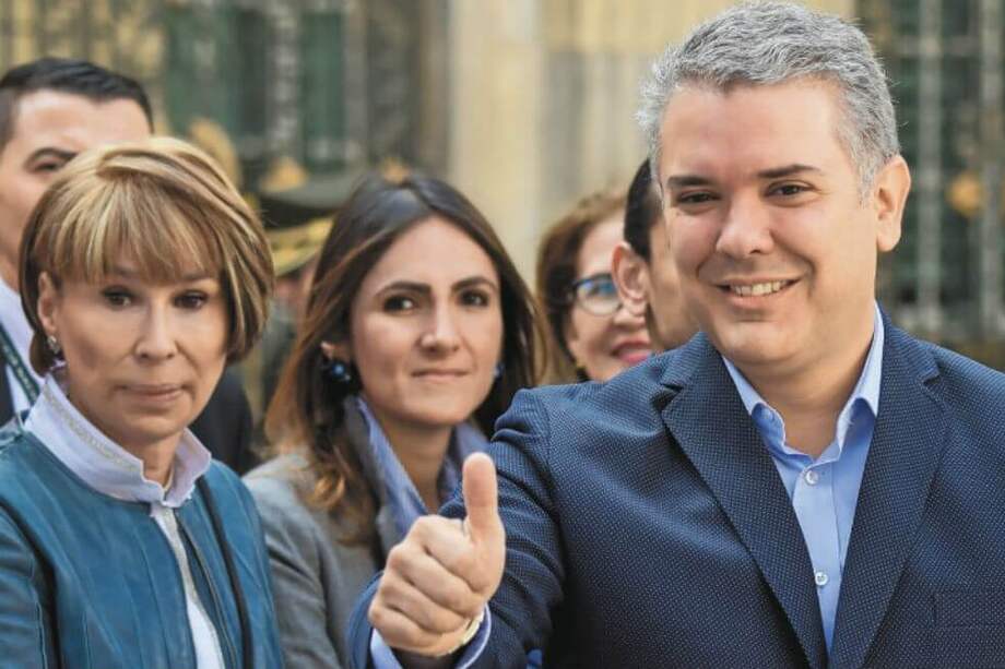 Alicia Arango (izquierda), asumió desde ayer como ministra del Interior. Es una de las personas más cercanas al expresidente Álvaro Uribe. /AFP
