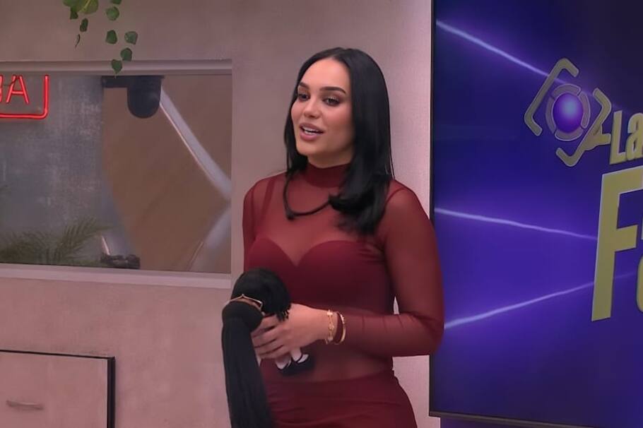 Andrea Valdiri en 'La casa de los famosos Colombia 2' (2025), durante su visita a la influenciadora y participante 'La Jesuu'.