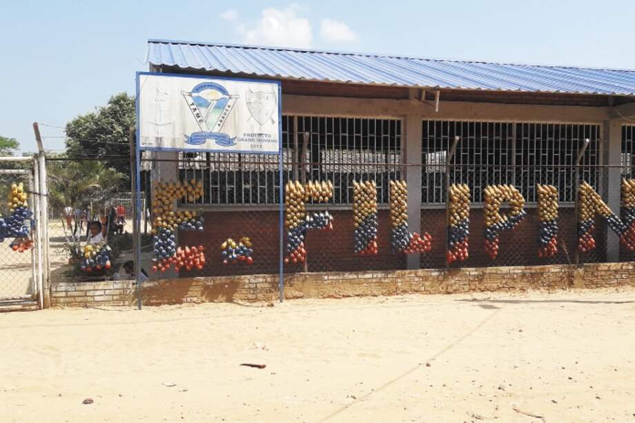 Hay una lista larga de ejemplos en los que maestros y alumnos han tenido que luchar contra las adversidades del conflicto. / Nine Yofana Ballesteros