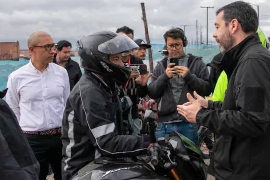Los operativos buscan frenar la invasión de andenes y proteger la movilidad segura de peatones y ciclistas en Bogotá.