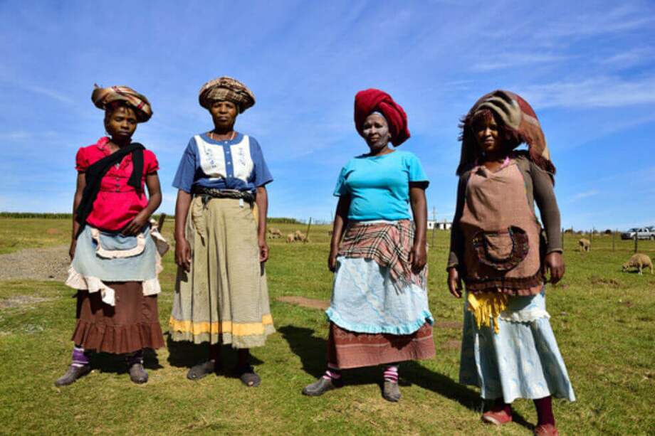 Mujeres Xhosa en la provincia de Cabo Oriental, Sudáfrica. / / Wikimedia Commons