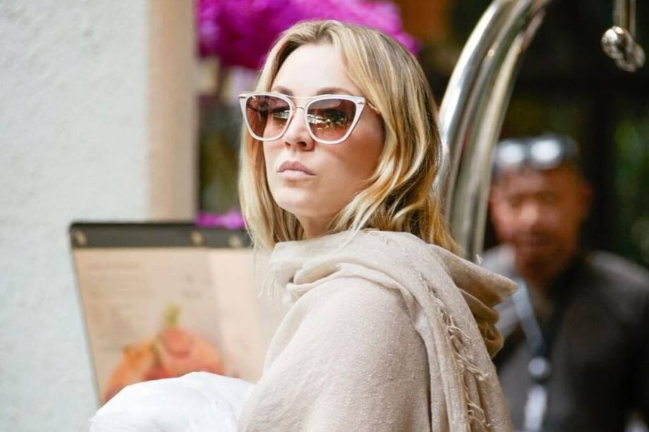 Kaley Cuoco, recordada por su participación en la serie "The Big Bang Theory" es Cassie Bowden en "The flight attendant", la protagonista de la historia.