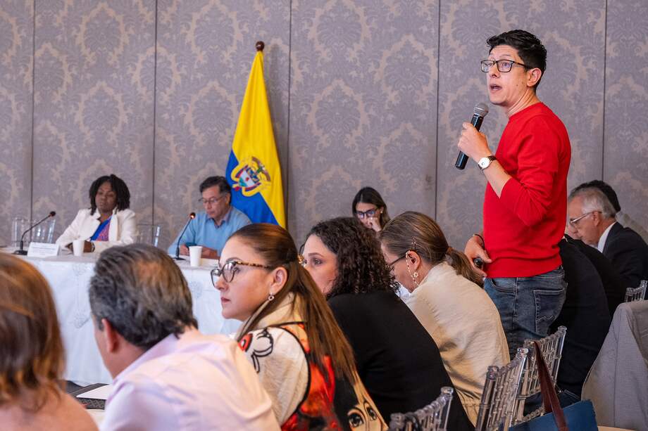 El ministro de Educación, Daniel Rojas, exponiendo durante el segundo día del cónclave del gabinete de Gustavo Petro.