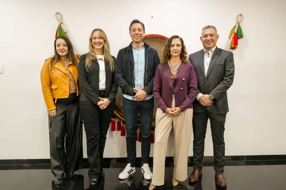 Los representantes gremiales elegidos fueron Edwin Bernal, director ejecutivo de la Asociación Hotelera y Turística de Colombia – Cotelco; Ángela Diaz Pinzón, directora ejecutiva de la Asociación Colombiana de Atracciones y Parques de Diversiones, - Acolap; y Paula Cortés Calle, presidente ejecutiva de la Asociación Colombiana de Agencias de Viajes y Turismo – Anato.