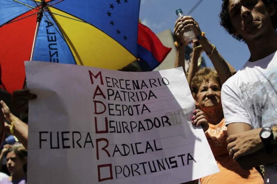 Este fue uno de los carteles que exhibieron los manifestantes en Caracas. / EFE