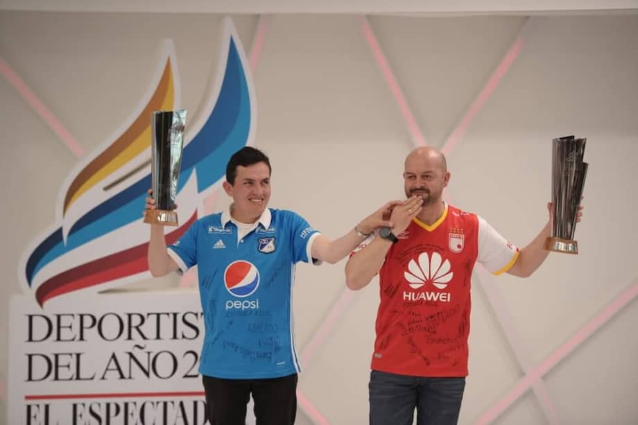 José Richard Gallego (izq.) y César Daza, durante la ceremonia del Deportista del Año de El Espectador.