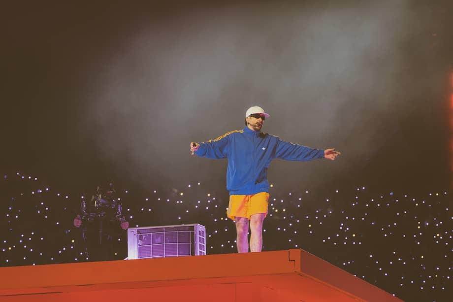 Bad Bunny lució cómodo en "La casita". / Cortesía