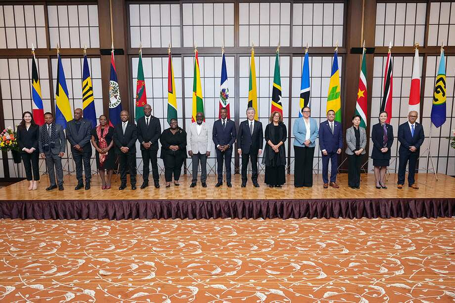 El séptimo desde la derecha es el ministro de Exteriores de Japón,
Takeshi Iwaya, con los invitados a la Octava Conferencia Ministerial Japón y la Comunidad del Caribe.