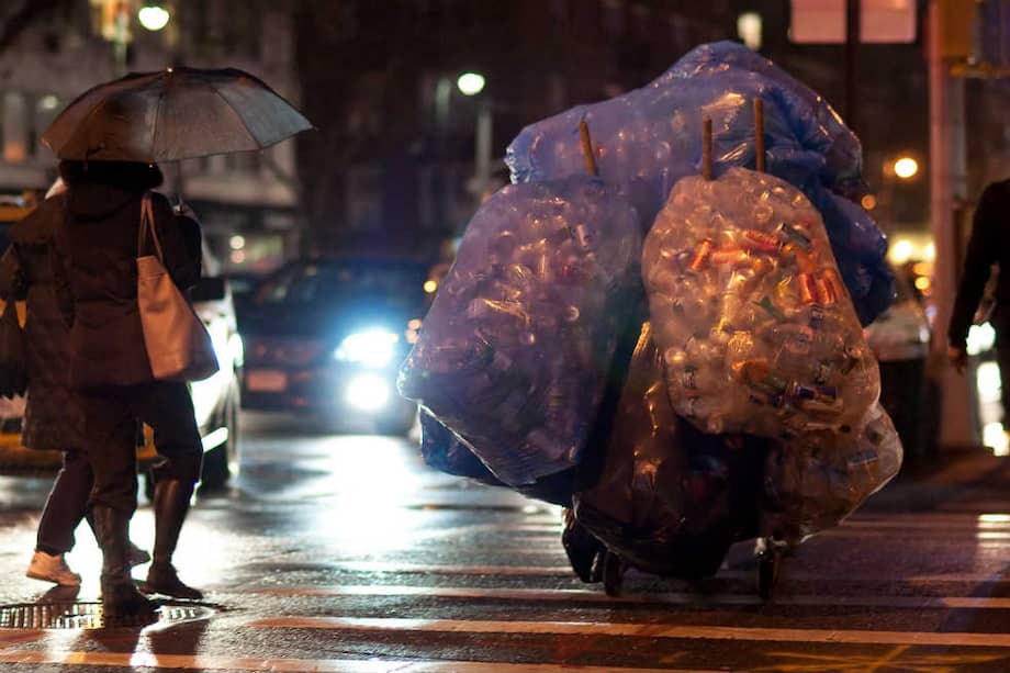 En Nueva York, los edificios de gran altura y la diversidad cultural han sido obstáculos para el reciclaje. / 123RTF