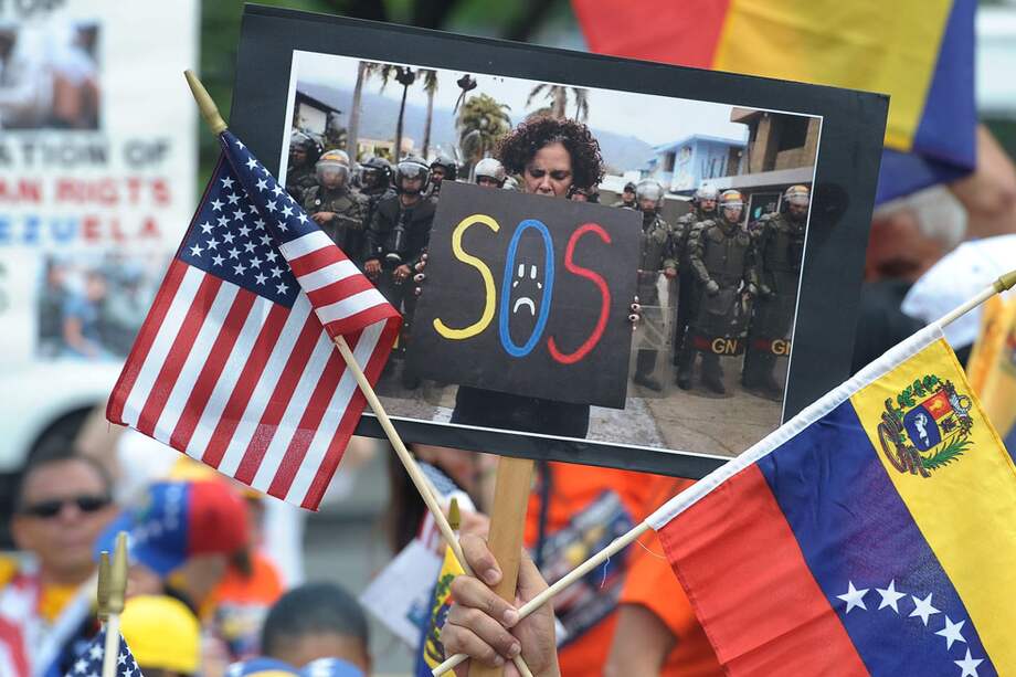 Las protestas callejeras en Venezuela no paran y han dejado más de 40 muertos y cientos de heridos. Opositores exigen mayor inversión social. / EFE