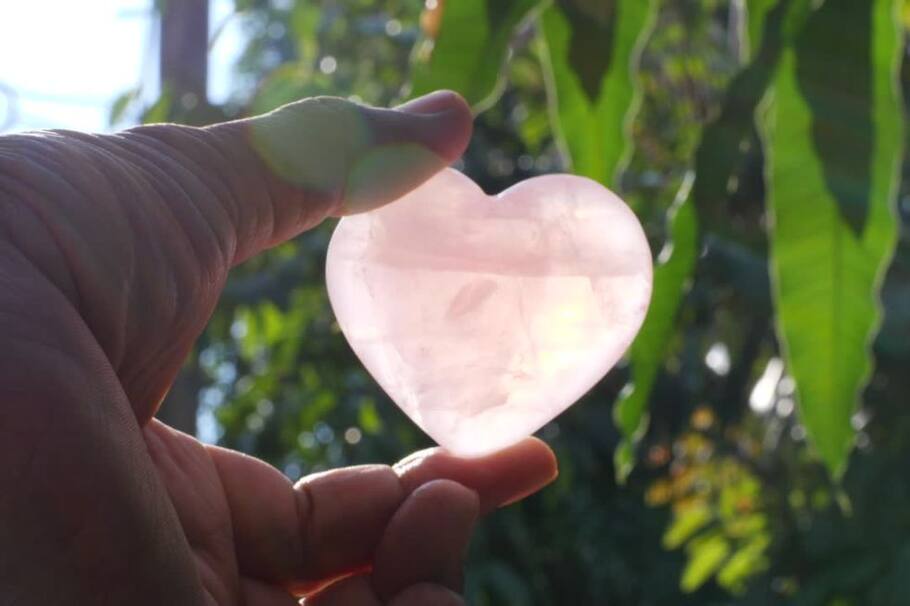 Te contamos qué cuarzos sirven para la estabilidad emocional y cuál es la función de cada uno, conoce los cristales que sí o si necesitas.