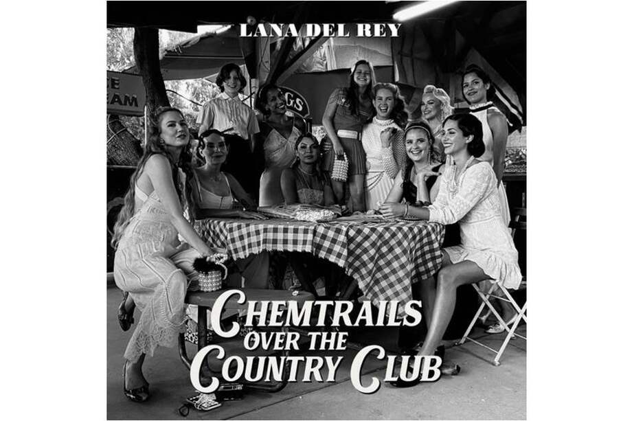 Carátula de “Chemtrails Over The Country Club”, próximo álbum de Lana del Rey, quien aparece rodeada por sus mejores amigas.