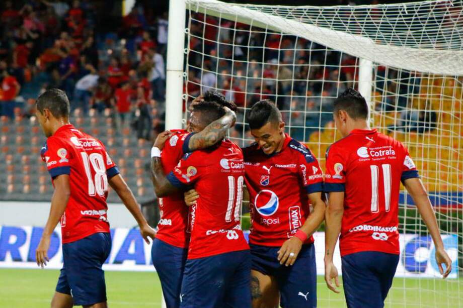 Los jugadores de Medellín celebran el gol frente a Millonarios. / DIM