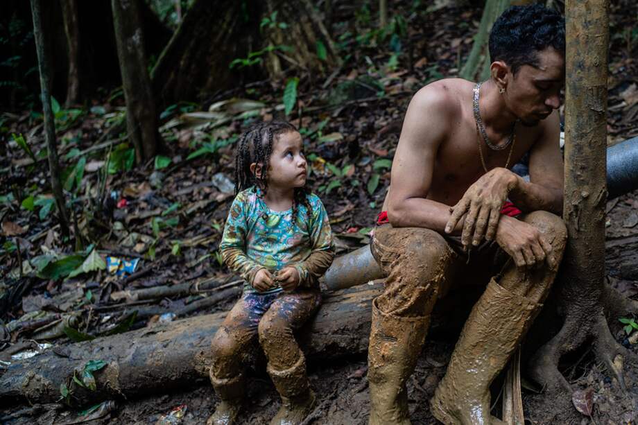 Fotografía del libro "Darién", de Federico Ríos Escobar.