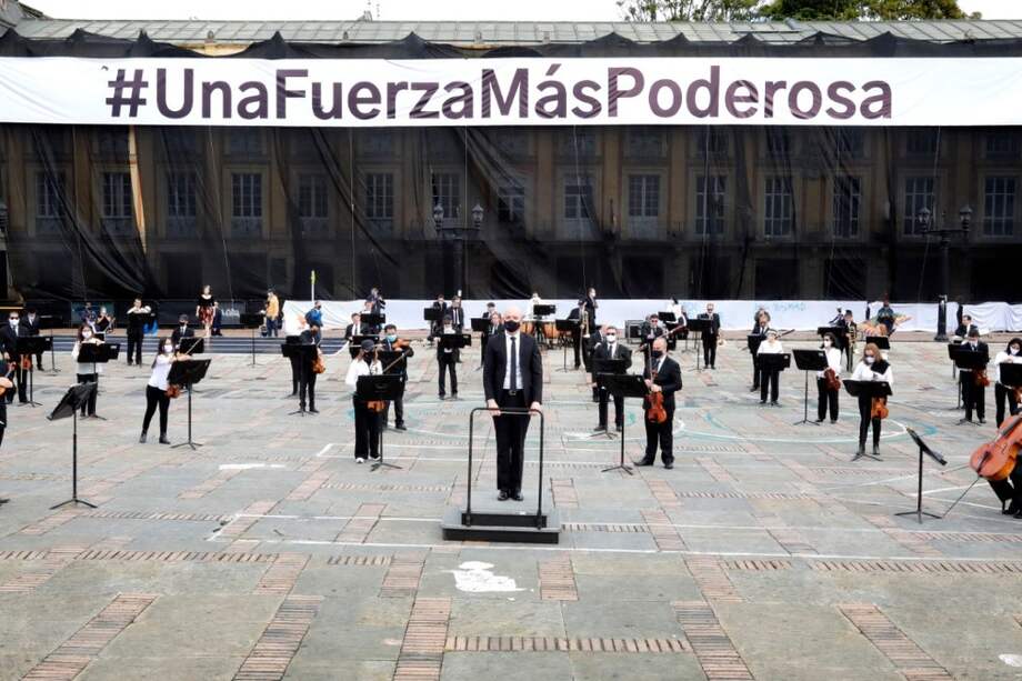 La Orquesta Filarmónica de Bogotá contempló iniciativas estratégicas como Filarmónica al Barrio, en el espacio público, ha promovido flashmobs y actividades públicas.
