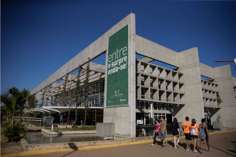 En el complejo del Parque Villa Lobos, la apuesta es por el concepto de "biblioteca viva", es decir, un local en el que lo importante no es el acervo, sino la comunidad. / EFE