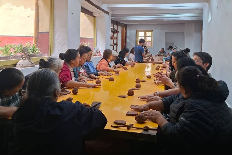 Para Nelly Corzo Martínez, integrante de la Red de Mujeres de La Candelaria, estos espacios fortalecen los lazos comunitarios y permiten reconocer el valor del patrimonio cultural.