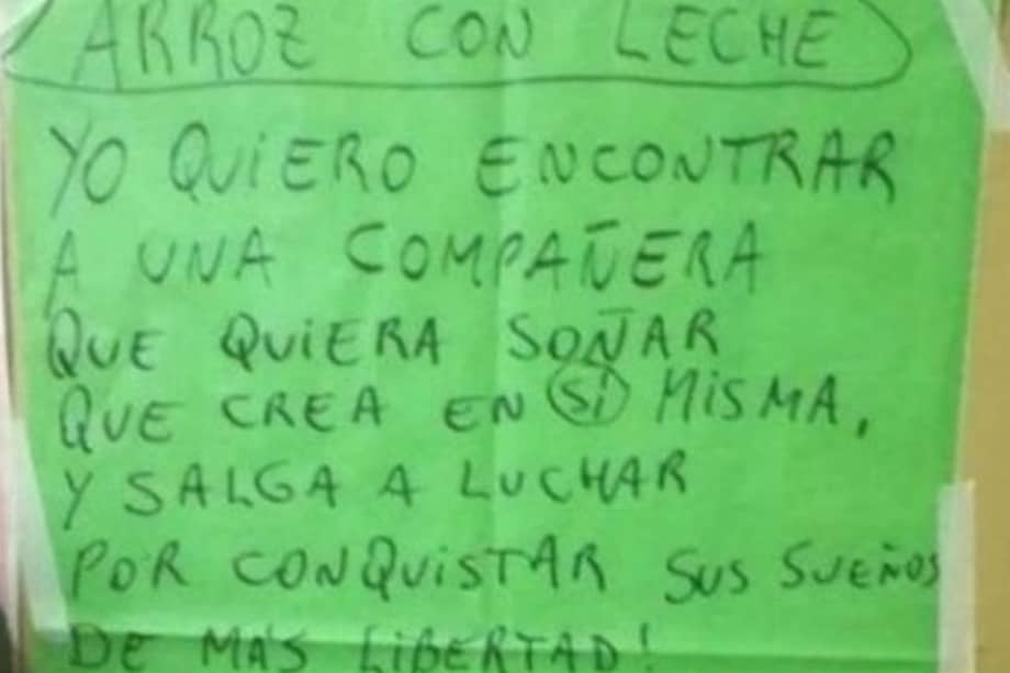 Esta es la cartulina en donde los niños escribieron la nueva versión del clásico infantil. / Redes