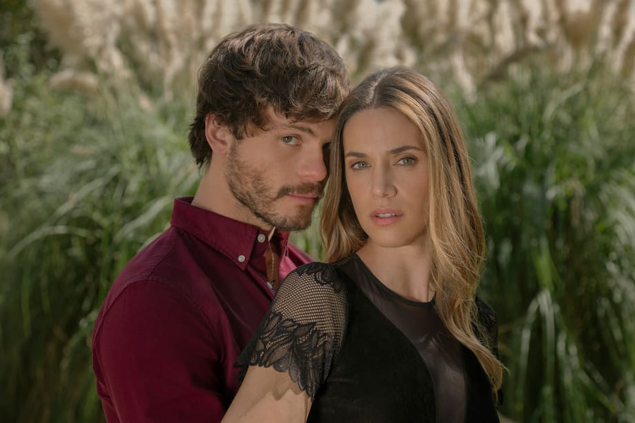 Bárbara no imagina las sorpresas que encontrará en la hacienda de Álvaro.
